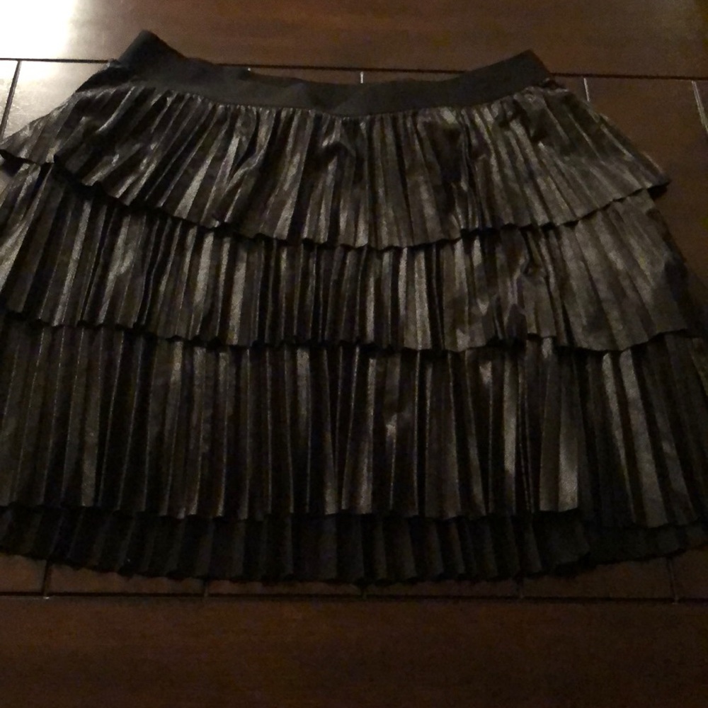 Black 3-layer pleated skirt